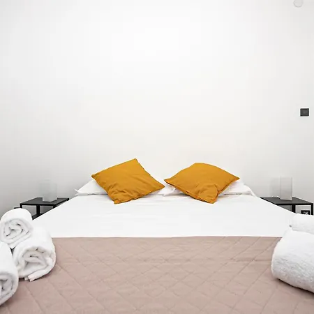 Homes In - Europa Apartment
